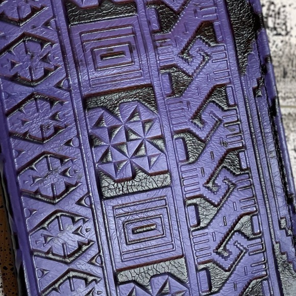 Cowhide Wristlet purple and black Aztec pattern with zipper and detachable strap - Picture 9 of 14